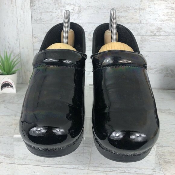 Dansko Clogs Size 39 Black‎ Patent Leather Nursing Professional Shoes - Picture 3 of 9